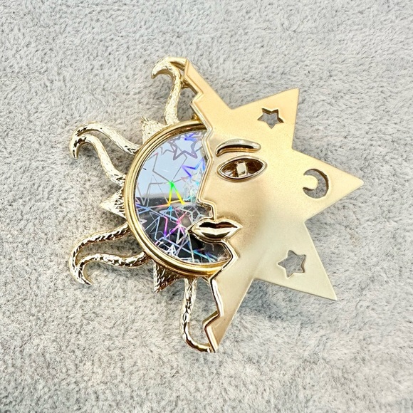 Jewelry - Vintage 1980's Unsigned JJ Brush And Shinny Gold Tone Sun Moon And Stars Brooch